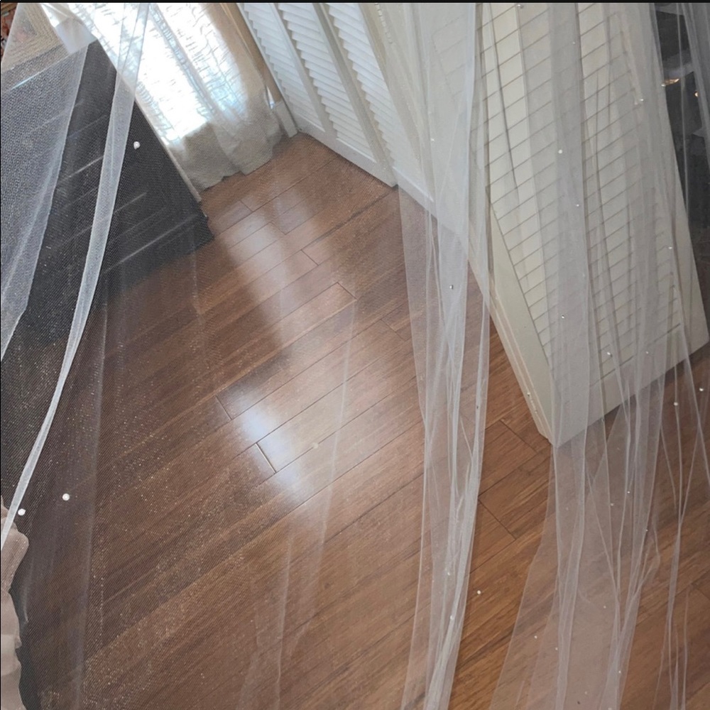 Wedding Veil From Chic Parisien View 3